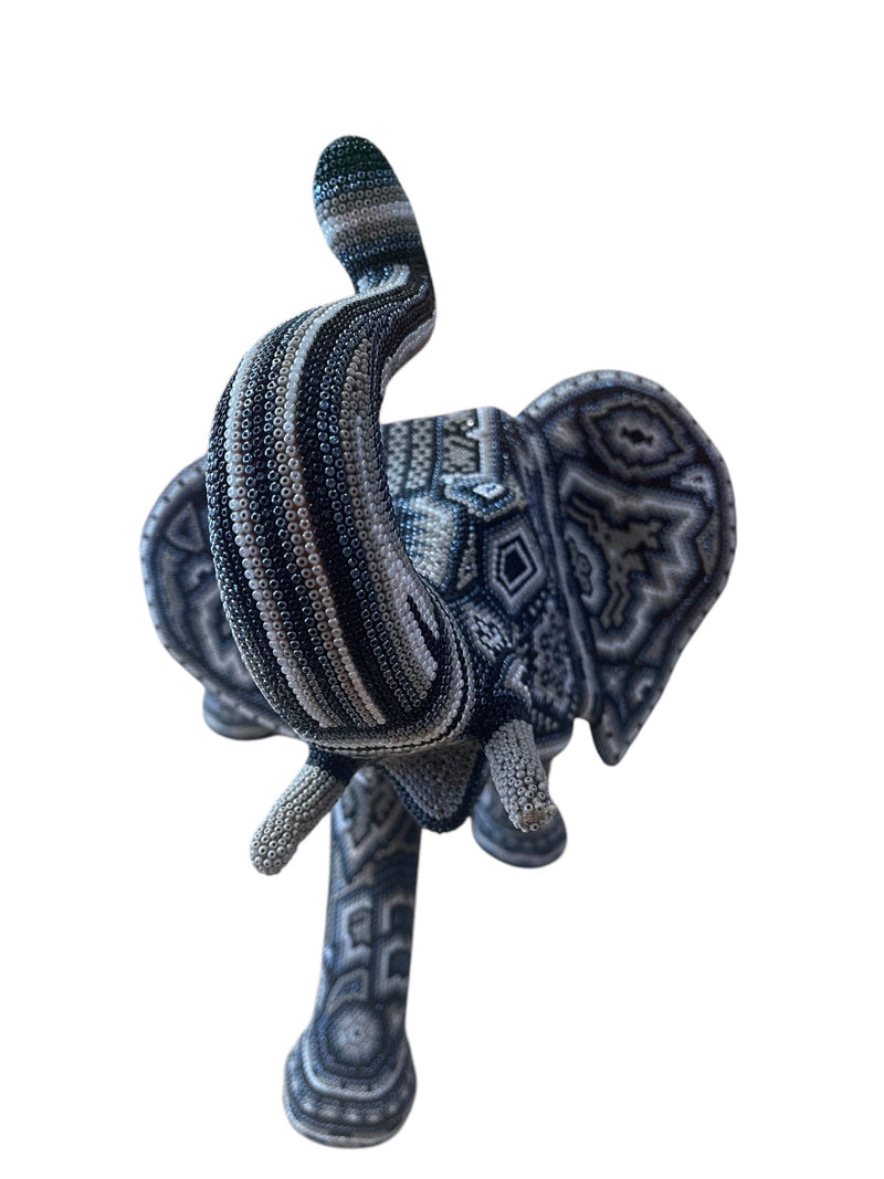 Elefante forrado con chaquira ELEE03