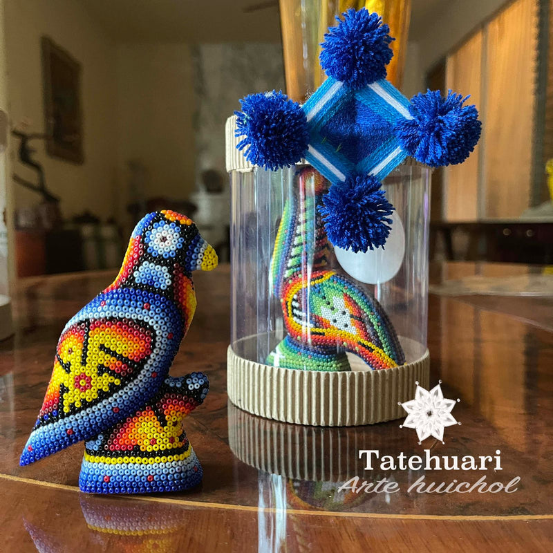 Figurine de fille Chaquira - Artisanat Huichol